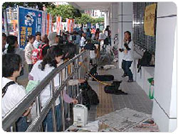 �{�i�y����